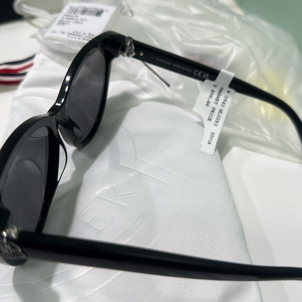 Moncler 55MM Cat Eye Sunglasses Black - Picture 9 of 12